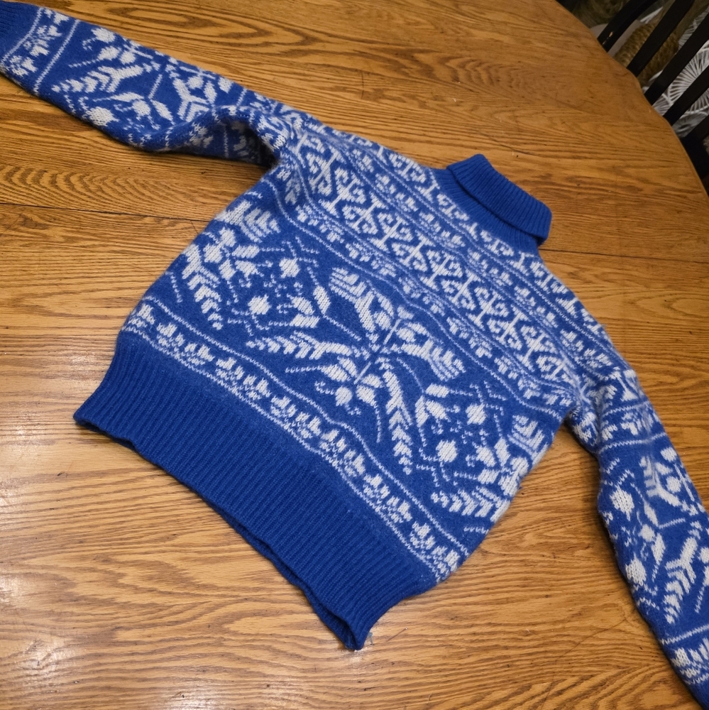 Women's Blue and White Vintage 100% Wool Turtleneck Sweater